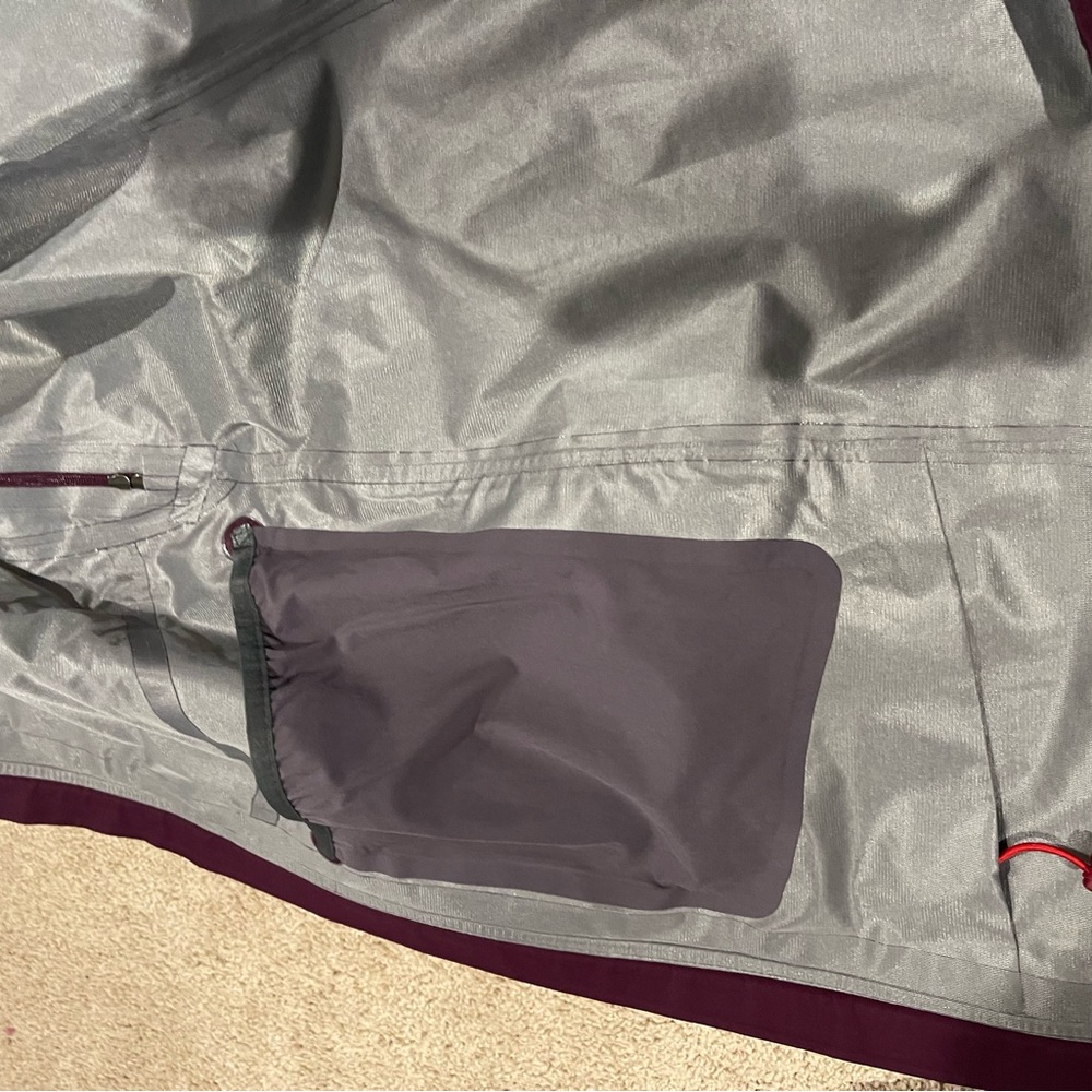 Patagonia Women’s XL Rain Jacket Goretex - Picture 6 of 7